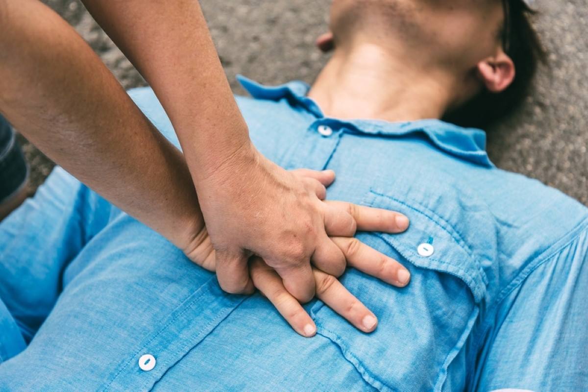 آموزش احیای قلبی ریوی CPR: راهنمای آسان و جامع آموزش CPR برای همه