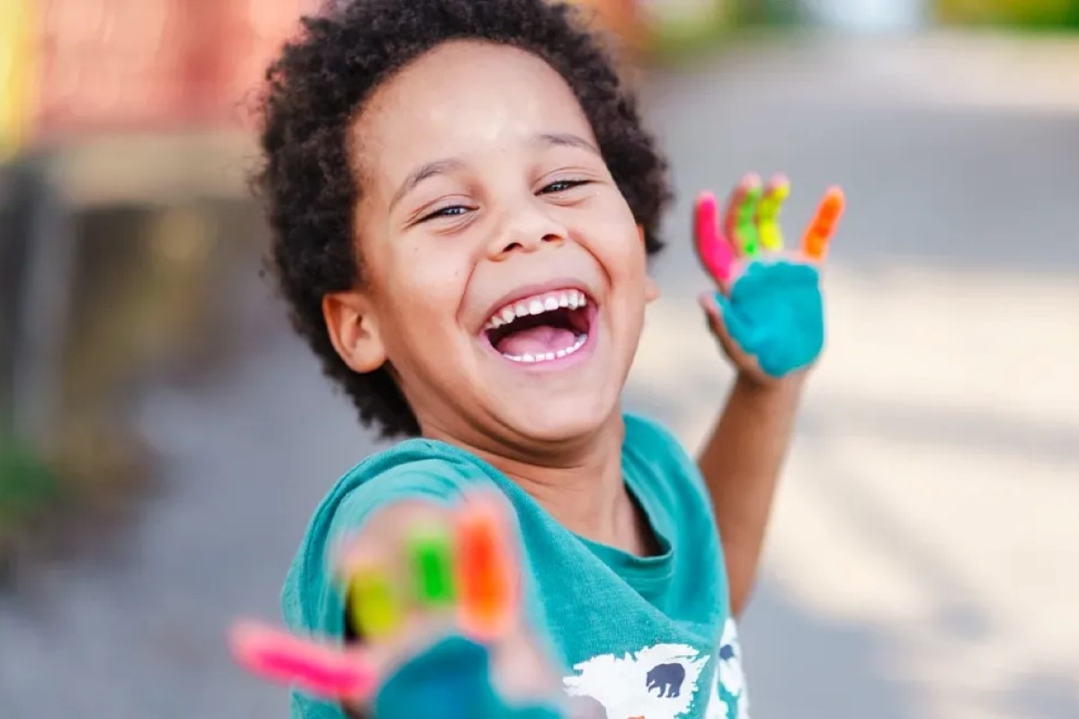 چگونه بفهمم فرزندم به ADHD مبتلا است؟ علائم بیش‌فعالی در کودکان