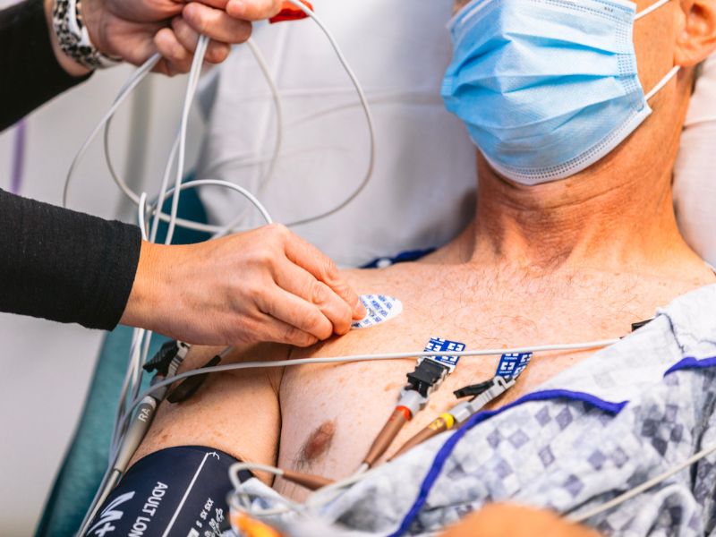 نوار قلب (EKG) چیست و چه چیزی را نشان می‌دهد؟