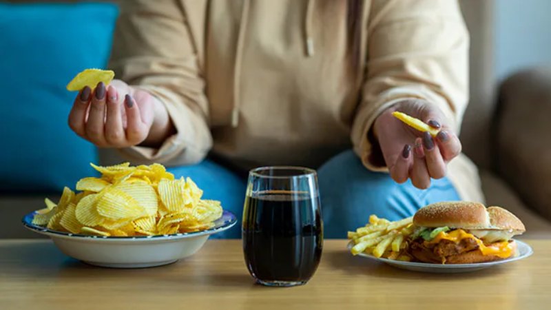 رژیم غذایی ناسالم از علل رفلاکس معده