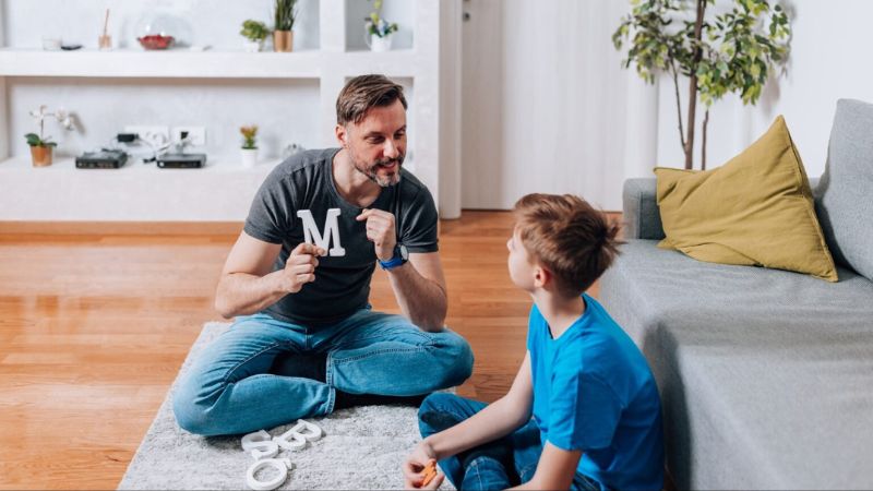 علائم اولیه تاخیر گفتار و زبان در کودکان اوتیسم علائم اولیه تاخیر گفتار و زبان در کودکان اوتیسم