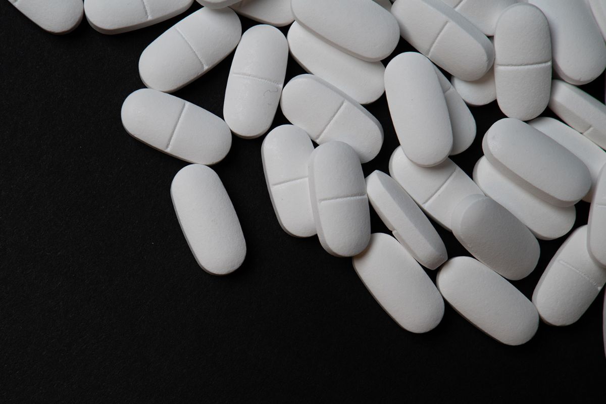 داروی گلی کلازید برای دیابت؛ عوارض و تداخلات دارویی