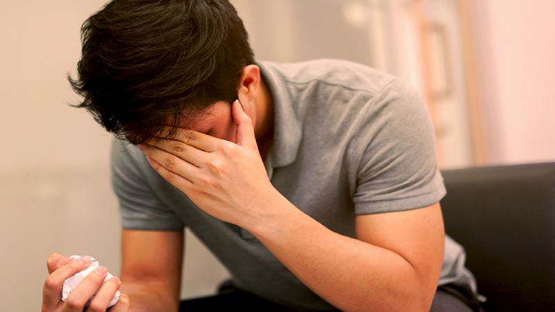 فرد مبتلا به تهوع ناشی از قند خون پایین