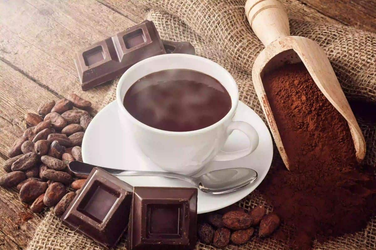 جلوگیری از آسیبهای قلبی هنگام نشستن با مصرف چای و شکلات