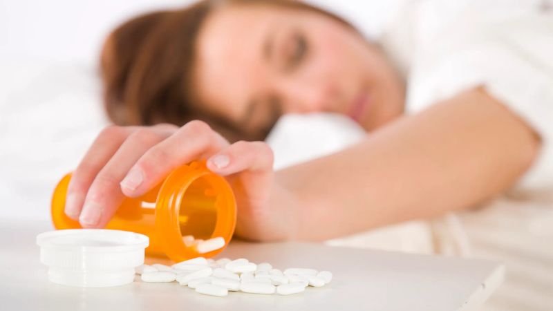 عوارض استفاده از دارو برای بیخوابی شبانه عوارض استفاده از دارو برای بیخوابی شبانه