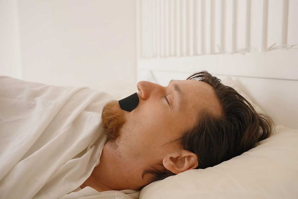 آیا بستن دهان در خواب واقعا مفید است