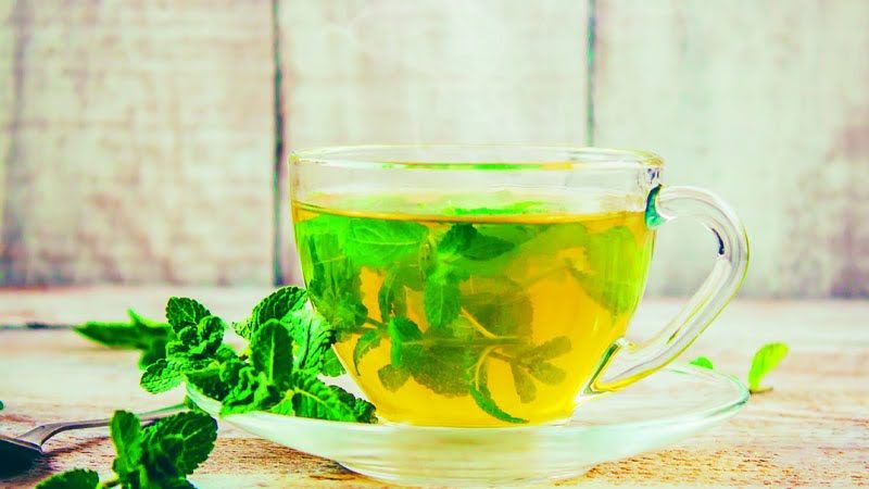 نوشیدنی‌ها و چای‌های گیاهی در رفع و کنترل نفخ معده