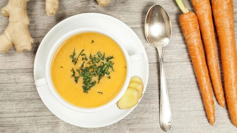 سوپ هویج، زنجبیل و میسو